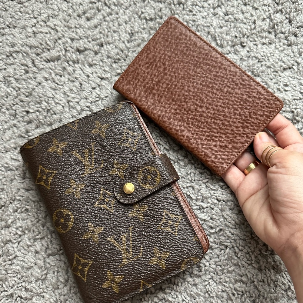 LV COMPACT WALLET MM SIZE